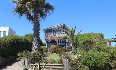 Casa en Venta en Av Argentina con Isidora Goyenechea