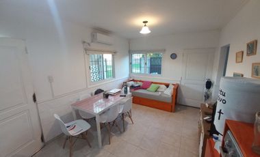 VENTA CASA CON COCHERA Y PILETA - RECREO-