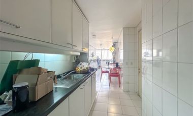 Departamento en Venta en Las Hualtatas/ Américo Vespucio