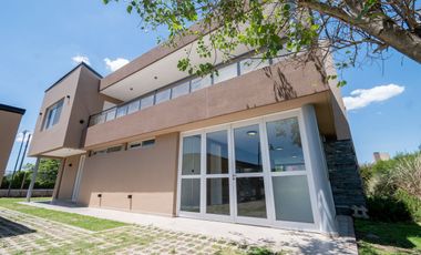 Casa de 3 dormitorios en Altos de la Ribera