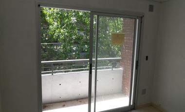 EXCELENTE DEPARTAMENTO DE 2 AMB  SAN FERNANDO LAVALLE 681