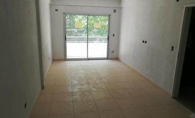 EXCELENTE DEPARTAMENTO DE 2 AMB  SAN FERNANDO LAVALLE 681