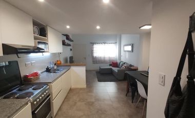 VENTA DEP. 2 1/2 AMBIENTES CON PATIO/PARRI OLIVOS