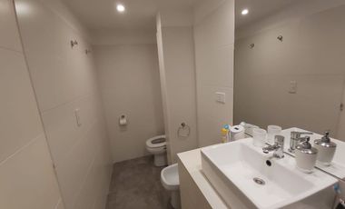 VENTA DEP. 2 1/2 AMBIENTES CON PATIO/PARRI OLIVOS