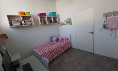 VENTA DEP. 2 1/2 AMBIENTES CON PATIO/PARRI OLIVOS