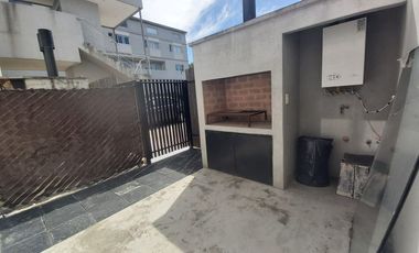 VENTA DEP. 2 1/2 AMBIENTES CON PATIO/PARRI OLIVOS