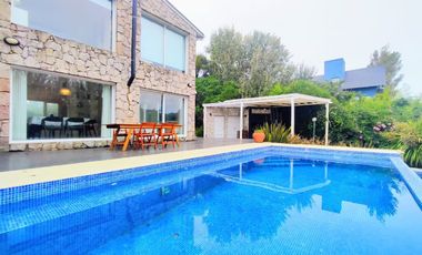 Venta Casa CARILO 3 ambientes con piscina y parque