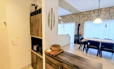 Venta Casa CARILO 3 ambientes con piscina y parque