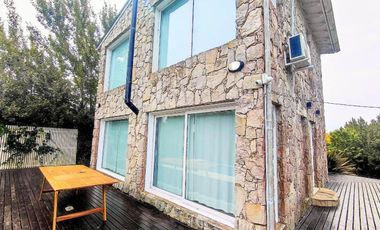 Venta Casa CARILO 3 ambientes con piscina y parque