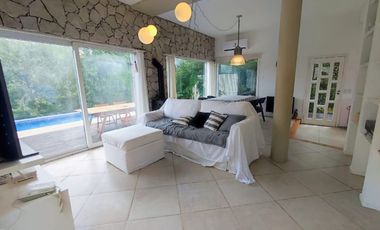 Venta Casa CARILO 3 ambientes con piscina y parque
