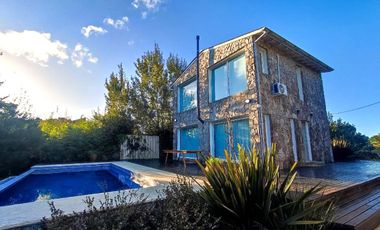 Venta Casa CARILO 3 ambientes con piscina y parque