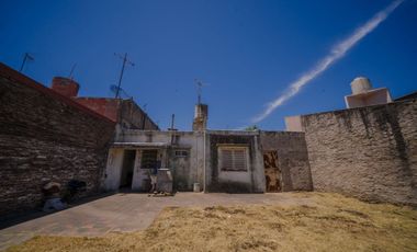 Casa terreno en Ciudadela. AU Oeste y Gral Paz