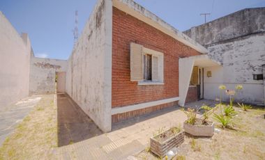 Casa terreno en Ciudadela. AU Oeste y Gral Paz