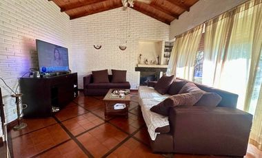 Casa en Alquiler 5 amb Barrio Privado Loma Verde