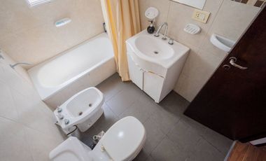 Departamento a la venta, 2 dormitorios y cochera.