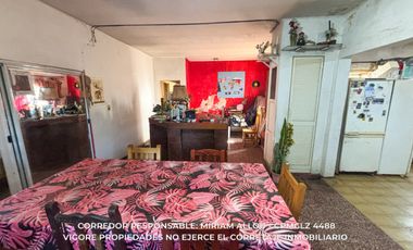 Casa 6 ambientes de 80m2  en gran lote de 734m2 ubicada en Monte grande