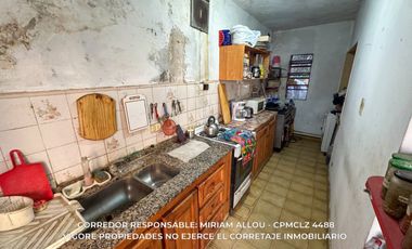 Casa 6 ambientes de 80m2  en gran lote de 734m2 ubicada en Monte grande