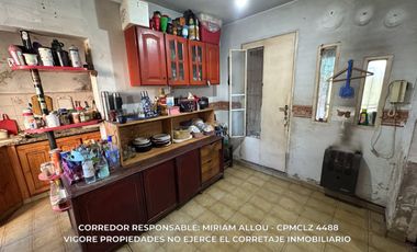 Casa 6 ambientes de 80m2  en gran lote de 734m2 ubicada en Monte grande