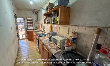 Casa 6 ambientes de 80m2  en gran lote de 734m2 ubicada en Monte grande