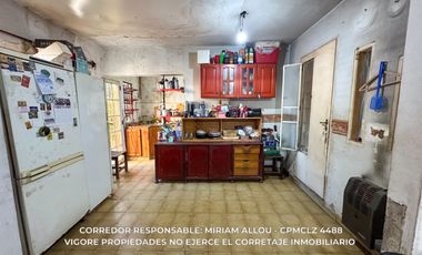 Casa 6 ambientes de 80m2  en gran lote de 734m2 ubicada en Monte grande