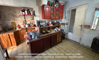 Casa 6 ambientes de 80m2  en gran lote de 734m2 ubicada en Monte grande