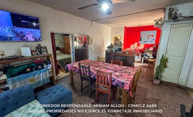 Casa 6 ambientes de 80m2  en gran lote de 734m2 ubicada en Monte grande