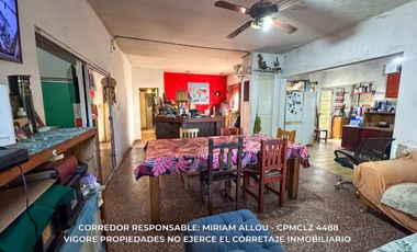 Casa 6 ambientes de 80m2  en gran lote de 734m2 ubicada en Monte grande