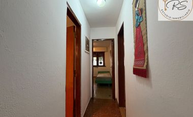 Chalet de 8 ambientes en lote propio c/ cochera en Mar de Ajo