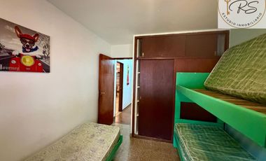 Chalet de 8 ambientes en lote propio c/ cochera en Mar de Ajo