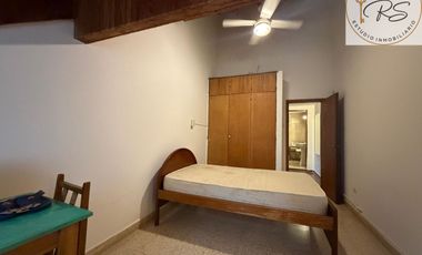 Chalet de 8 ambientes en lote propio c/ cochera en Mar de Ajo