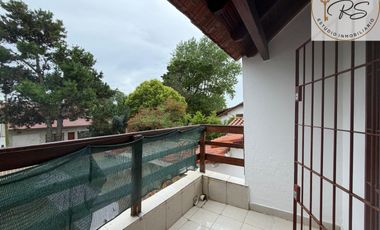 Chalet de 8 ambientes en lote propio c/ cochera en Mar de Ajo