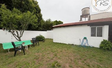 Chalet de 8 ambientes en lote propio c/ cochera en Mar de Ajo