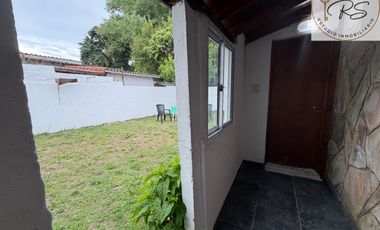 Chalet de 8 ambientes en lote propio c/ cochera en Mar de Ajo