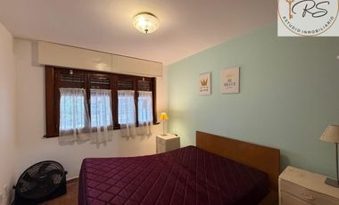 Chalet de 8 ambientes en lote propio c/ cochera en Mar de Ajo