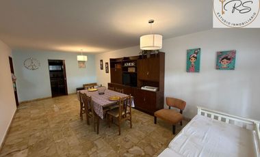 Chalet de 8 ambientes en lote propio c/ cochera en Mar de Ajo
