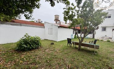 Chalet de 8 ambientes en lote propio c/ cochera en Mar de Ajo