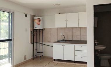 Monoambiente en alquiler – Con espacio para moto o bicicleta