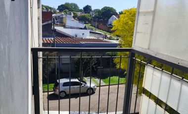 Monoambiente en alquiler – Con espacio para moto o bicicleta