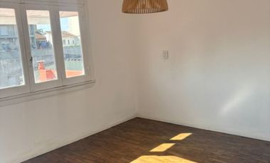 Casa en alquiler en Moron Sur