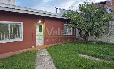 Casa PH en alquiler en Parque Quirno