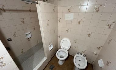 REMAX VENDE EXCELENTE CASA