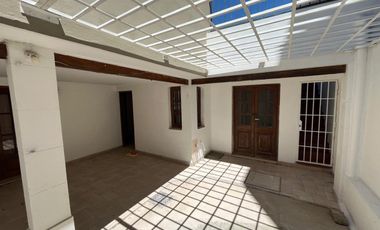 REMAX VENDE EXCELENTE CASA