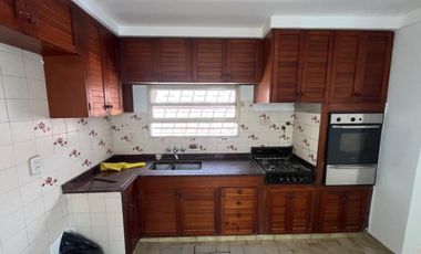 REMAX VENDE EXCELENTE CASA