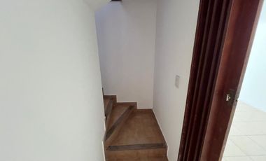 REMAX VENDE EXCELENTE CASA