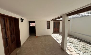 REMAX VENDE EXCELENTE CASA