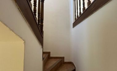 REMAX VENDE EXCELENTE CASA