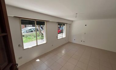 REMAX VENDE EXCELENTE CASA