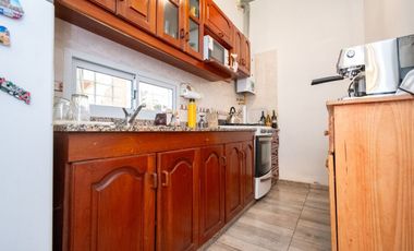 Venta CASA CON PILETA EXCELENTE UBICACION