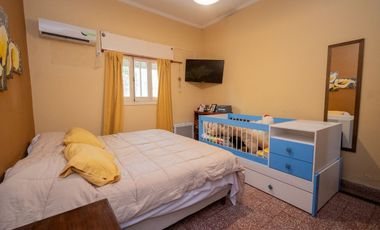 Venta CASA CON PILETA EXCELENTE UBICACION