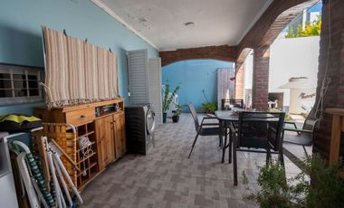 Venta CASA CON PILETA EXCELENTE UBICACION